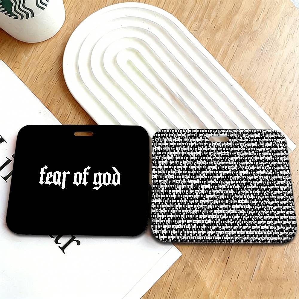 Модный держатель для бейджей E – обзор и цена Fear Of God Essential