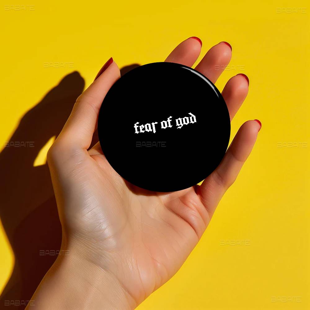 Модная брошь ручной работы E-E – обзор и цена Fear Of God Essential